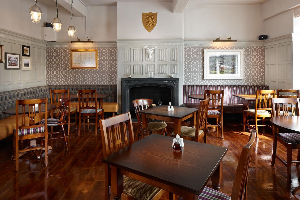 The Royal Oak Hotel Сетъл Екстериор снимка
