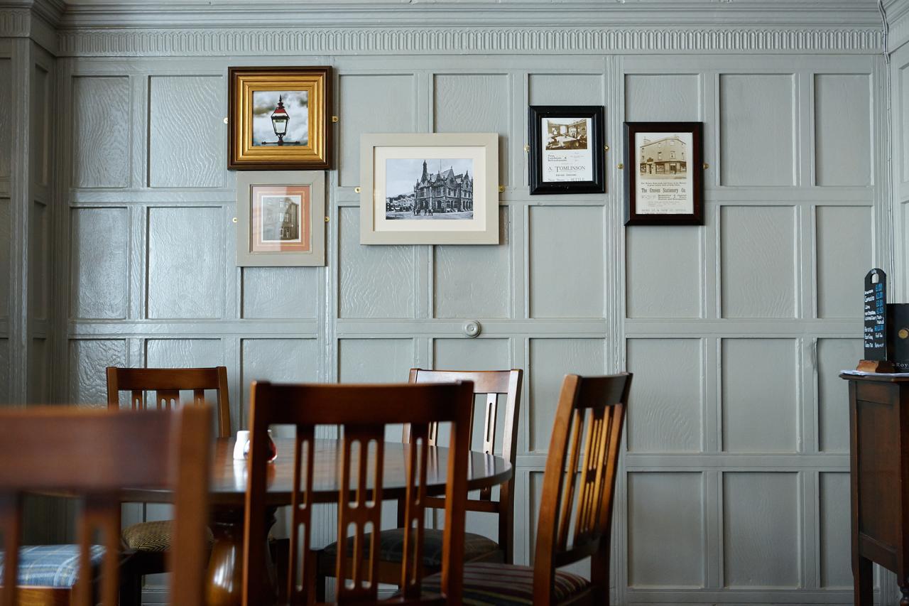 The Royal Oak Hotel Сетъл Екстериор снимка