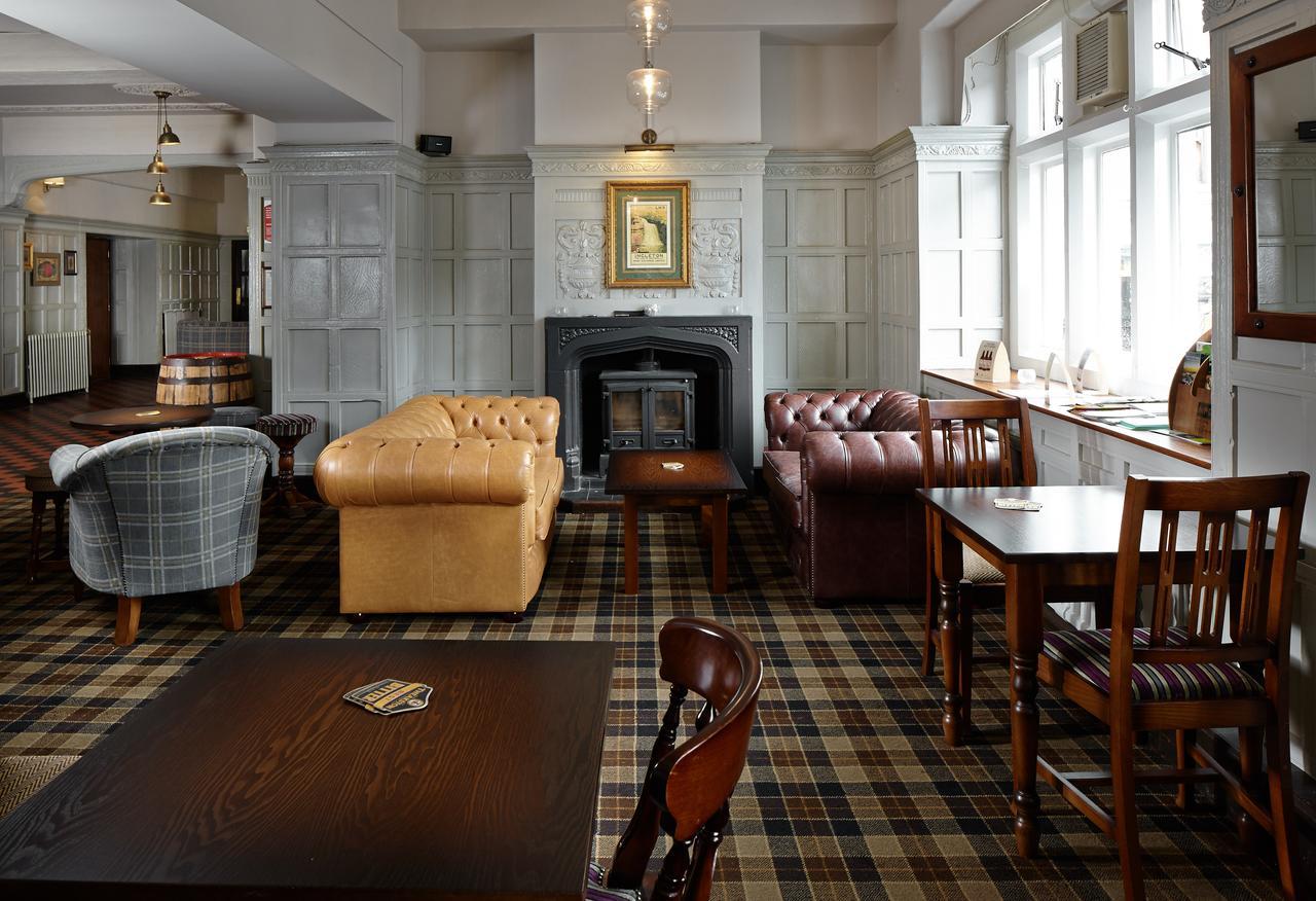 The Royal Oak Hotel Сетъл Екстериор снимка