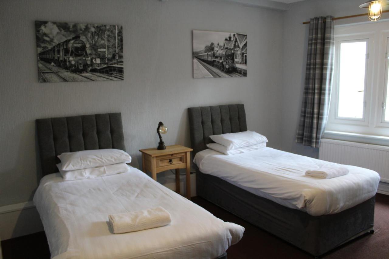The Royal Oak Hotel Сетъл Екстериор снимка